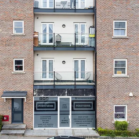 Velvet 2-Bedroom Apartment, Conduit Lane, Hoddesdon Exterior photo