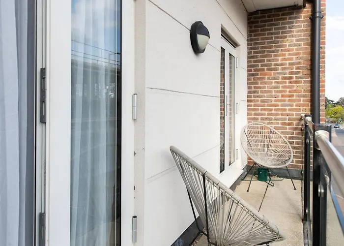 Velvet 2-Bedroom Apartment, Conduit Lane, Hoddesdon
