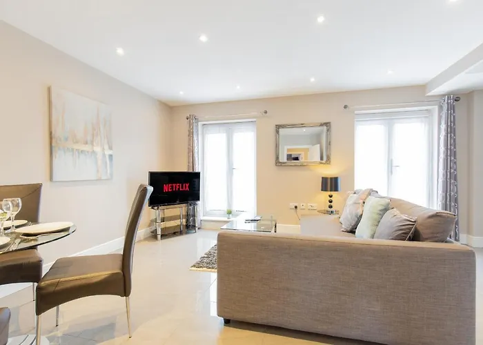 Velvet 2-Bedroom Apartment, Conduit Lane, Hoddesdon