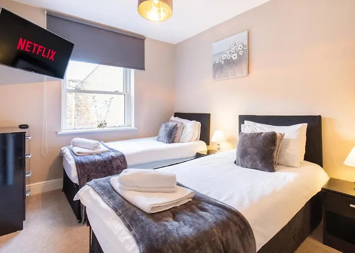 Velvet 2-Bedroom Apartment, Conduit Lane, Hoddesdon