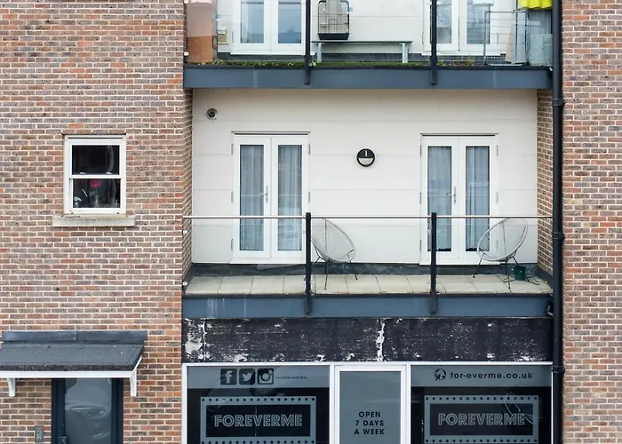Velvet 2-Bedroom Apartment, Conduit Lane, Hoddesdon