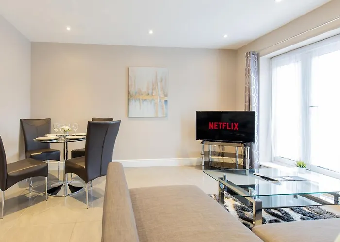Velvet 2-Bedroom Apartment, Conduit Lane, Hoddesdon