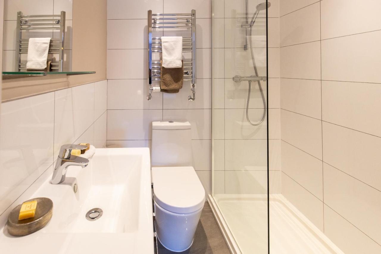 Velvet 2-bedroom Apartment, Conduit Lane, * Hoddesdon