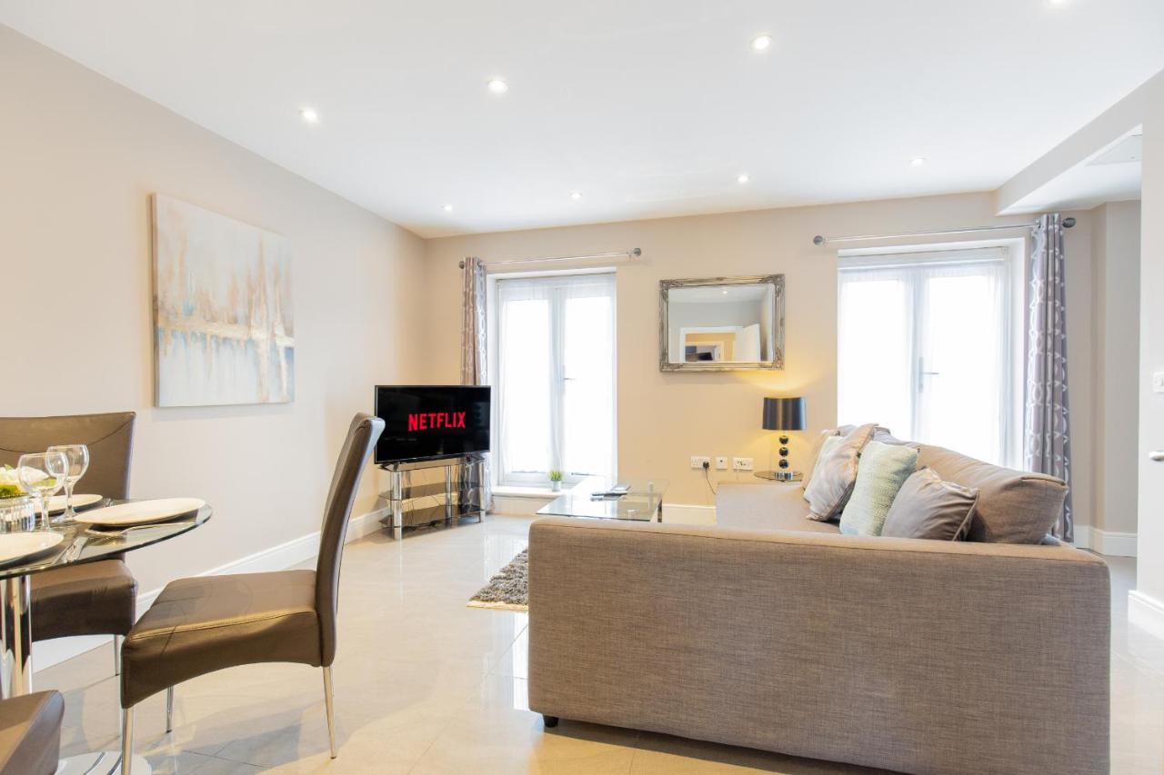 Velvet 2-bedroom Apartment, Conduit Lane, * Hoddesdon
