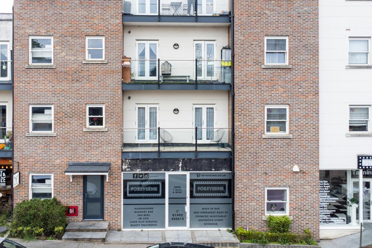 Velvet 2-bedroom Apartment, Conduit Lane, Apartment Hoddesdon