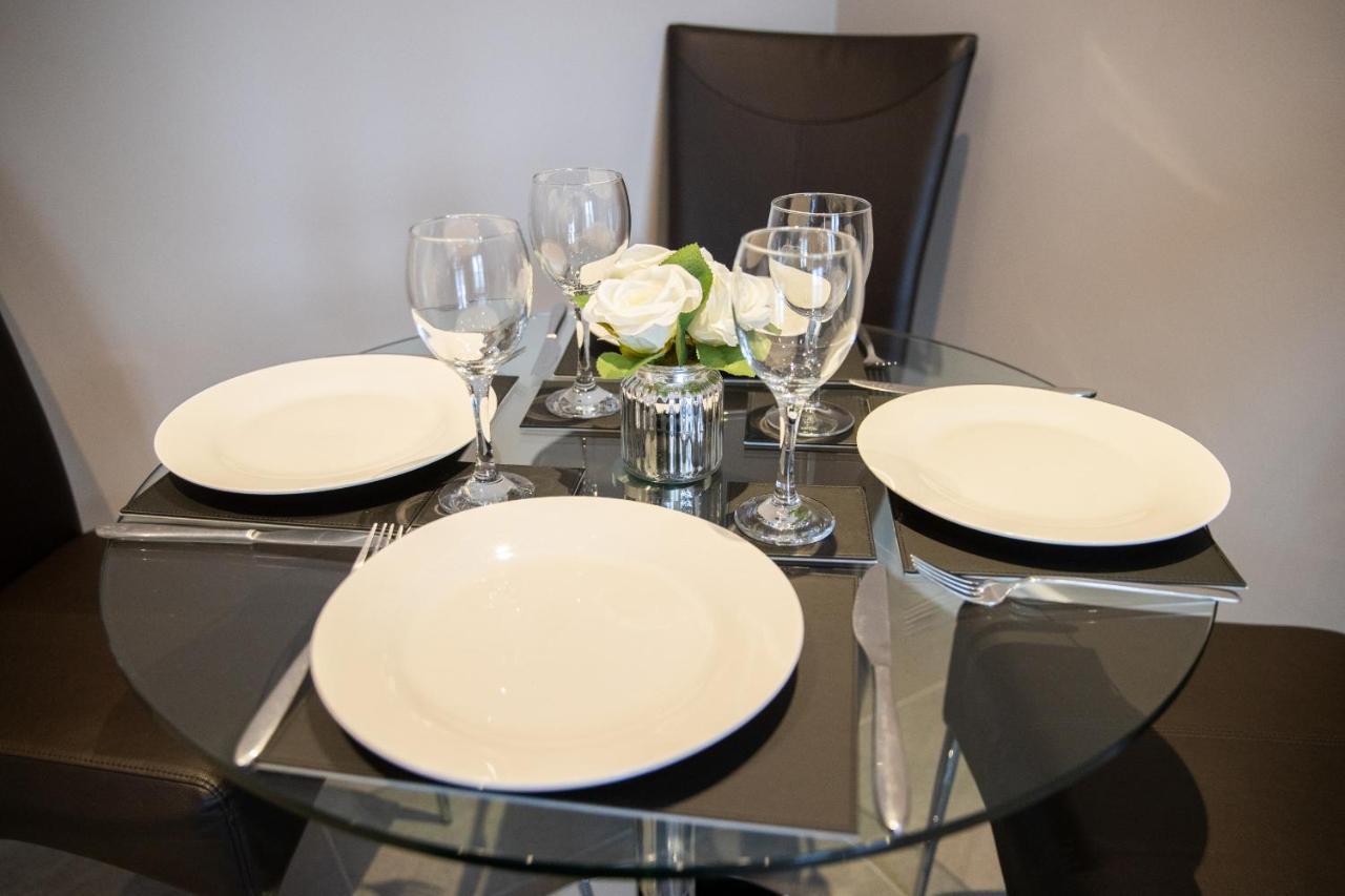 Velvet 2-bedroom Apartment, Conduit Lane, * Hoddesdon