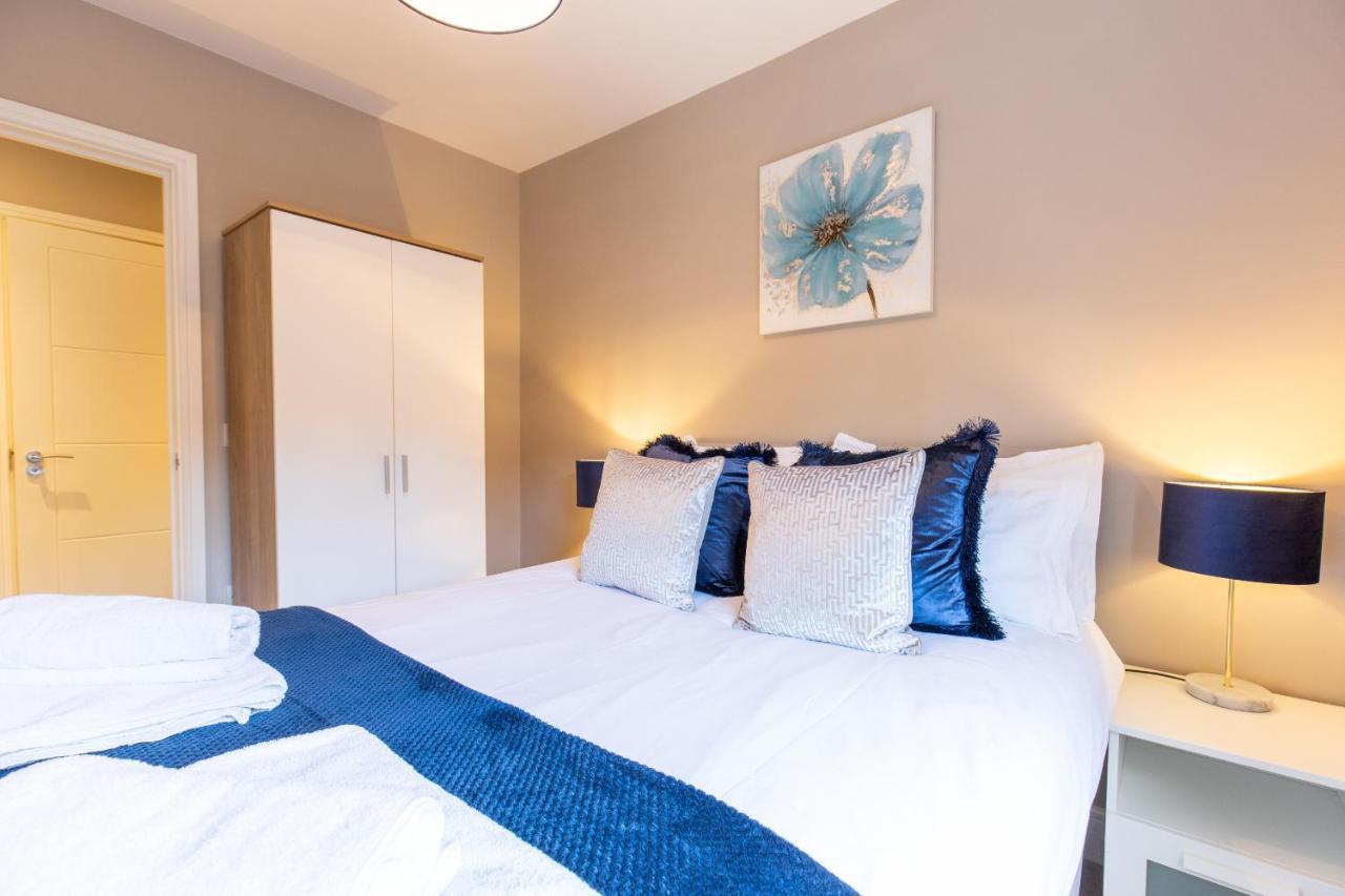 Velvet 2-bedroom Apartment, Conduit Lane, *